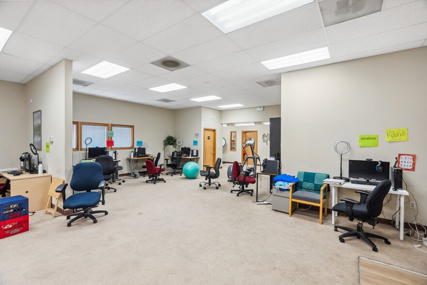 More Photos Of 126 15th St SE, Puyallup Medical For Lease