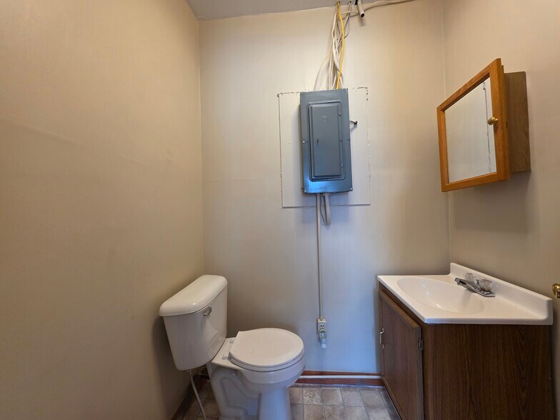 More Photos Of 12 W 4th St, Emporium Office For Sale