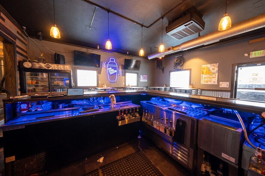 More Photos Of 870 4th Ave, Coraopolis Bar For Sale