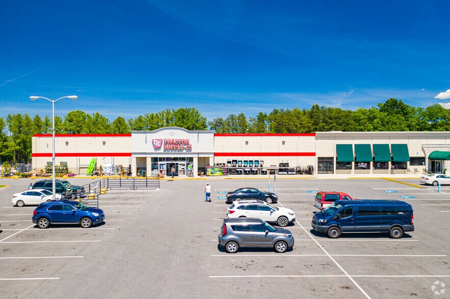 More Photos Of 744-766 N Lee Hwy, Lexington Unknown For Lease