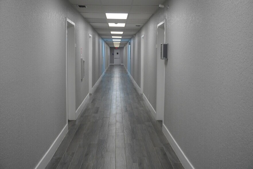 More Photos Of 2520-2650 N University Dr, Sunrise Unknown For Lease