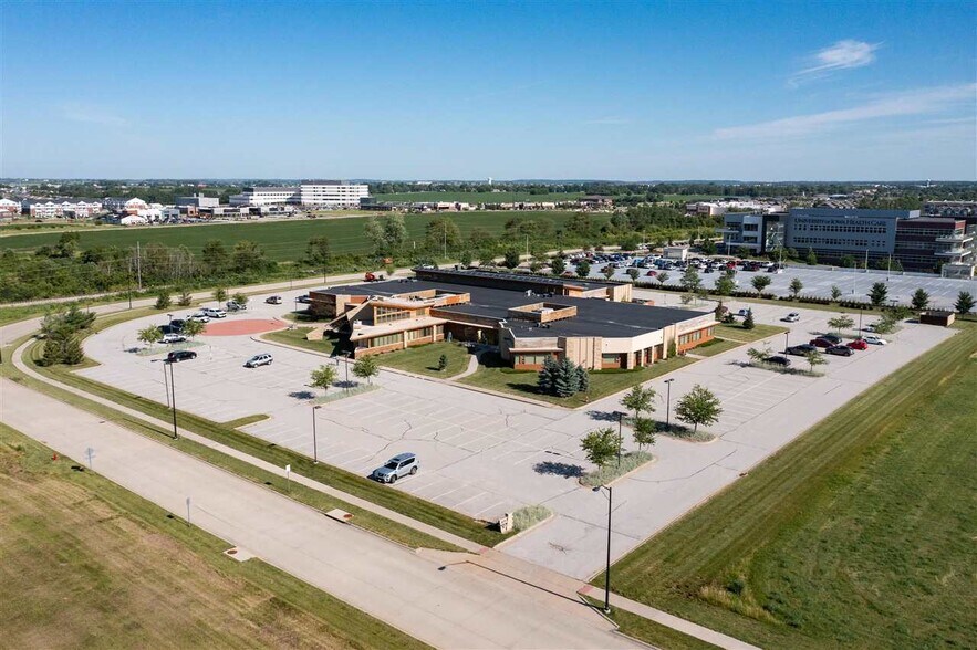 More Photos Of 3273 Ridgeway Dr, Coralville Office For Lease