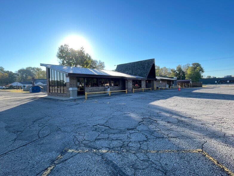 More Photos Of 1410 N Arkansas Ave, Russellville Specialty For Sale