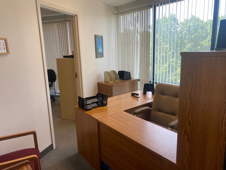 More Photos Of 28 Lord Rd, Marlborough Office For Lease