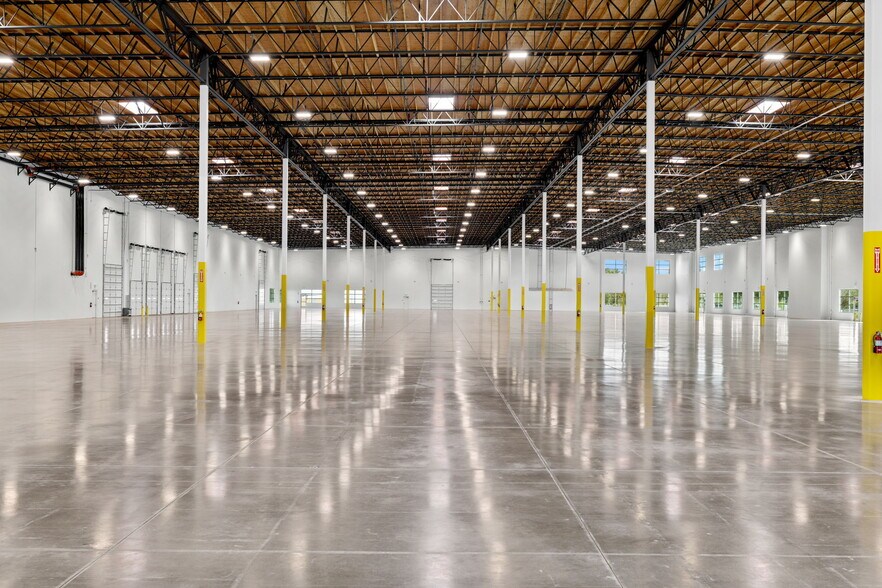 More Photos Of 3808 Faraday Ave, Davis Distribution For Lease
