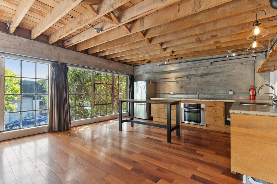 More Photos Of 724 Valencia St, San Francisco Flex For Lease