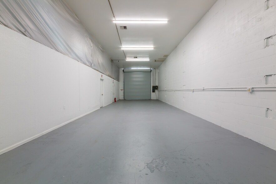 More Photos Of 128 Tomahawk Dr, Indian Harbour Beach Warehouse For Lease