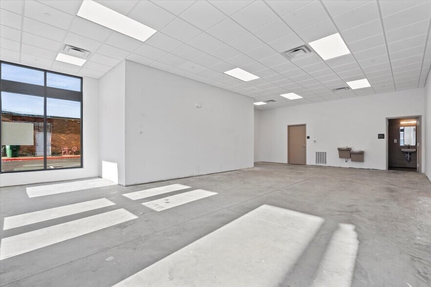 More Photos Of 12040 Forrest St, Arlington Office Residential For Lease