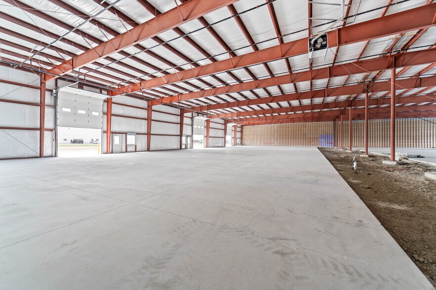 More Photos Of 1811 Rich Olive St, Story City Warehouse For Lease