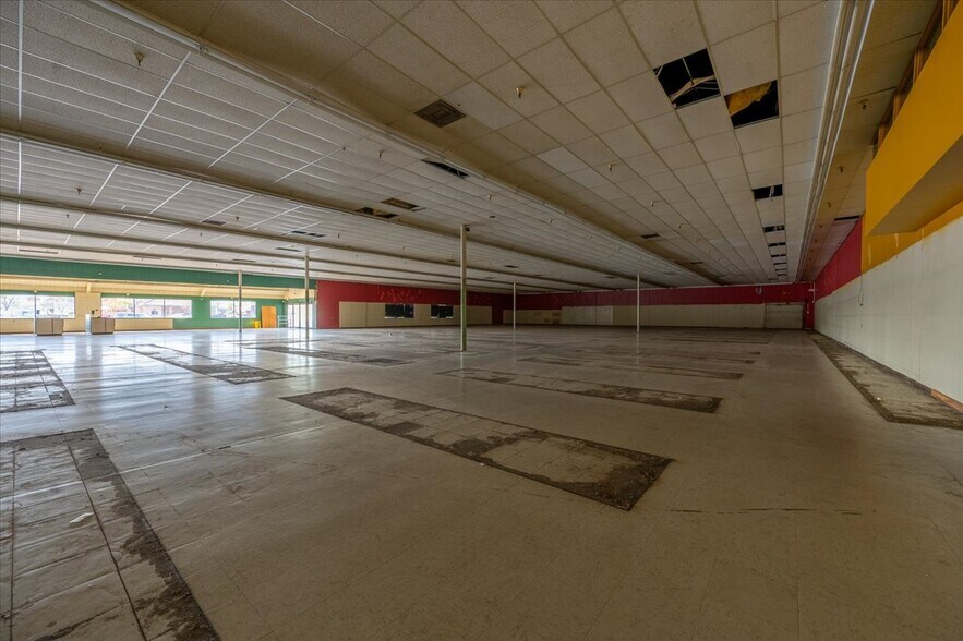More Photos Of 147 W Shaw Ave, Clovis General Retail For Lease