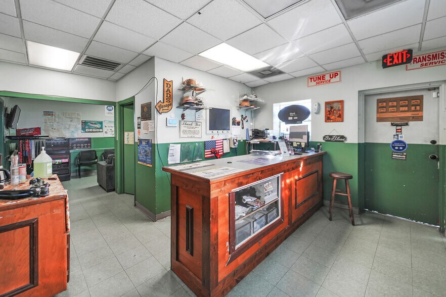 More Photos Of 502 Washington St, South Houston Warehouse For Sale