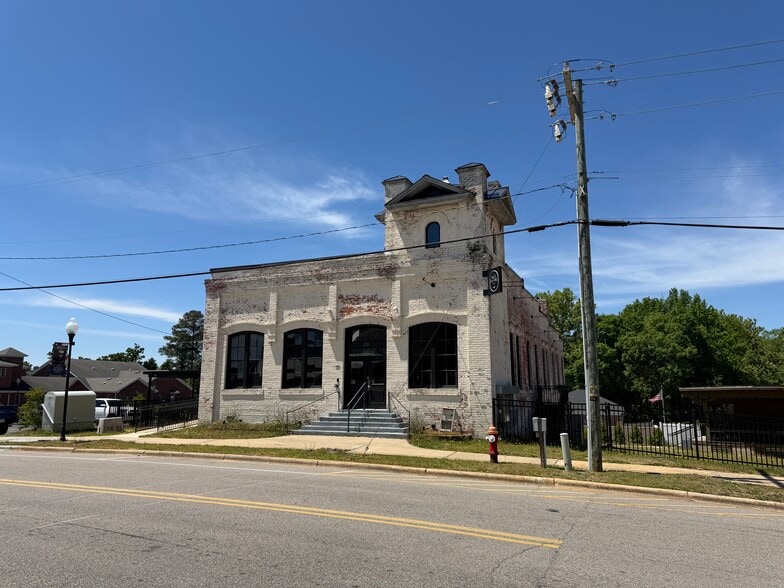 Primary Photo Of 106 S Ray, Carthage Restaurant For Sale