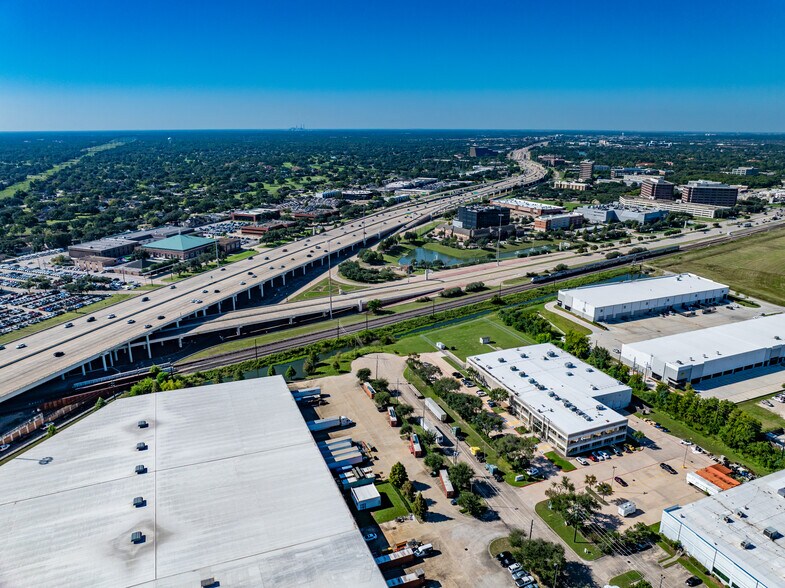 More Photos Of 13000 Executive Dr, Sugar Land Office For Lease
