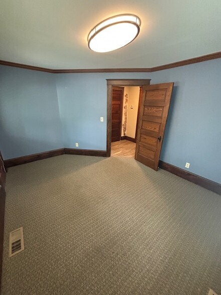 More Photos Of 150 Court St, Chardon Office Residential For Lease