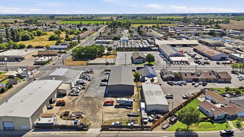 More Photos Of 8217 Lander Ave, Hilmar Flex For Lease