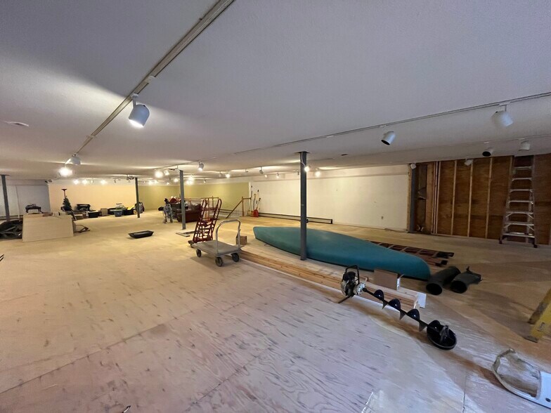 More Photos Of 235 Portland Rd, Gray Office For Lease