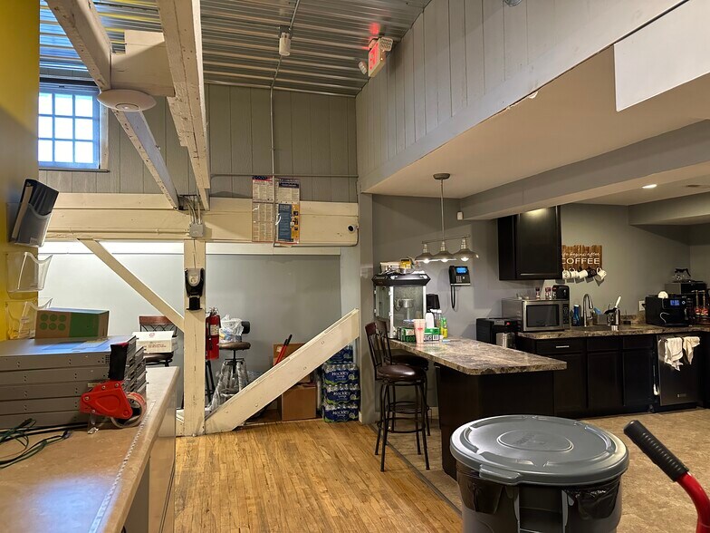 More Photos Of 9130 Otis Ave, Indianapolis Flex For Lease