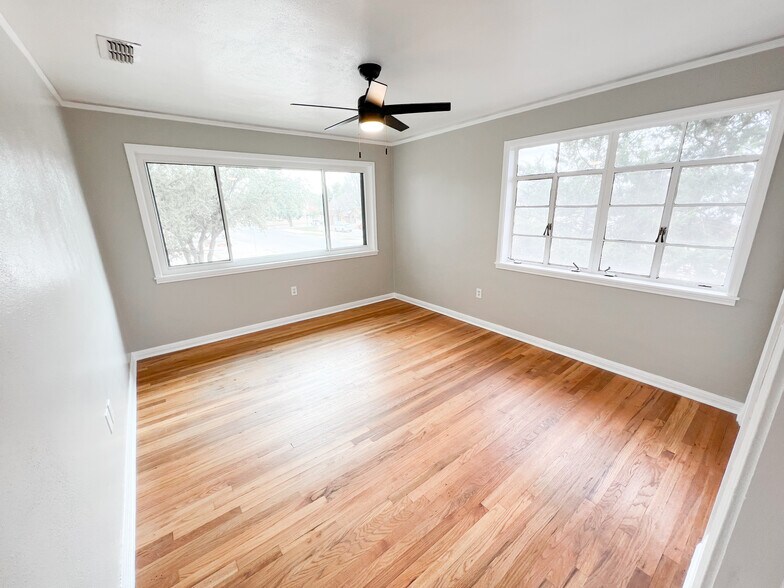 More Photos Of 1306 W Wall St, Midland Office For Lease