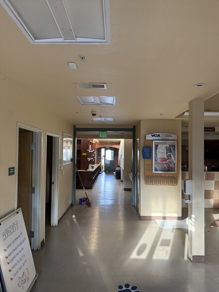 More Photos Of 501 Laurel St, San Carlos Veterinarian Kennel For Lease