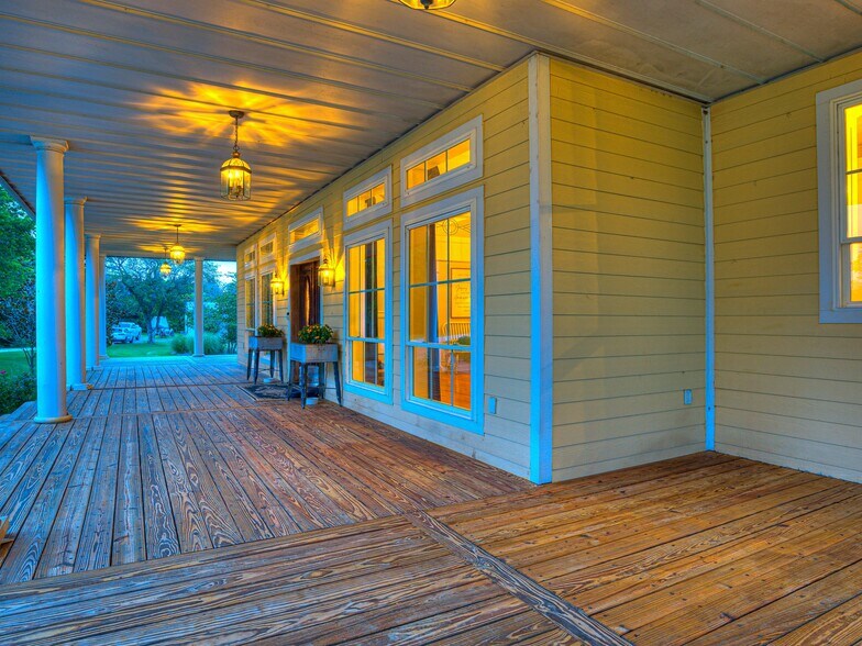 More Photos Of 18509 Brangus Rd, Shawnee Specialty For Sale