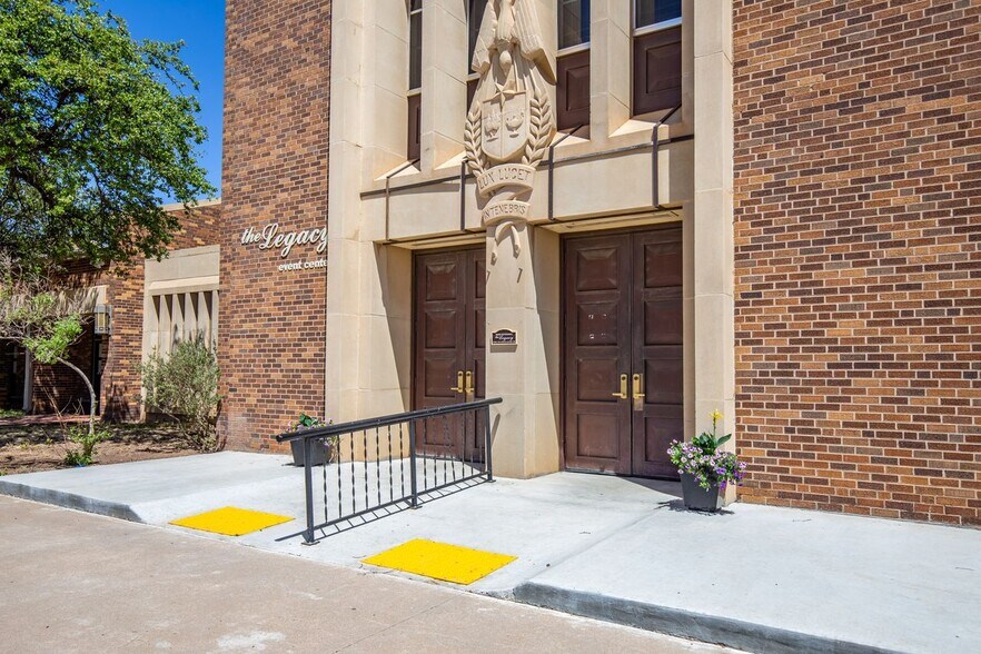 More Photos Of 1500 14th St, Lubbock Religious Facility For Sale