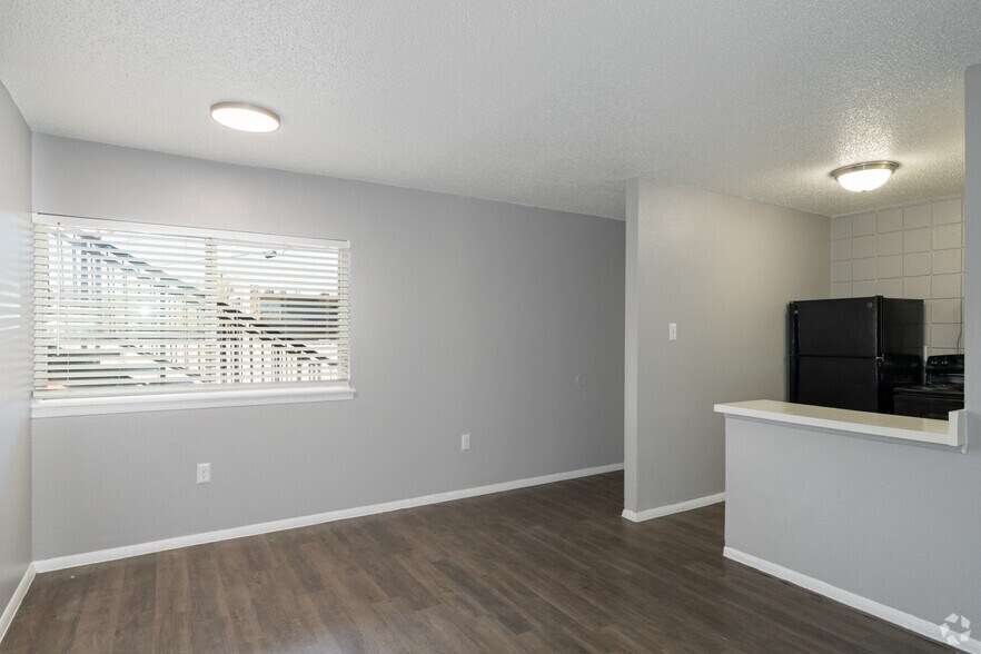 More Photos Of 5249 Wren Ave, El Paso Apartments For Sale