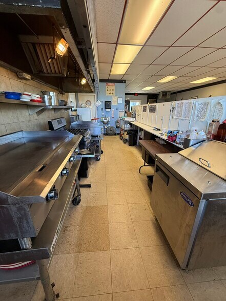 More Photos Of 2026 Lockport Rd, Niagara Falls Restaurant For Lease