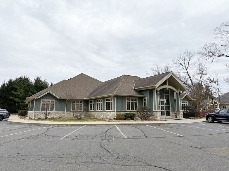 More Photos Of 7971 Moorsbridge Rd, Portage Medical For Lease