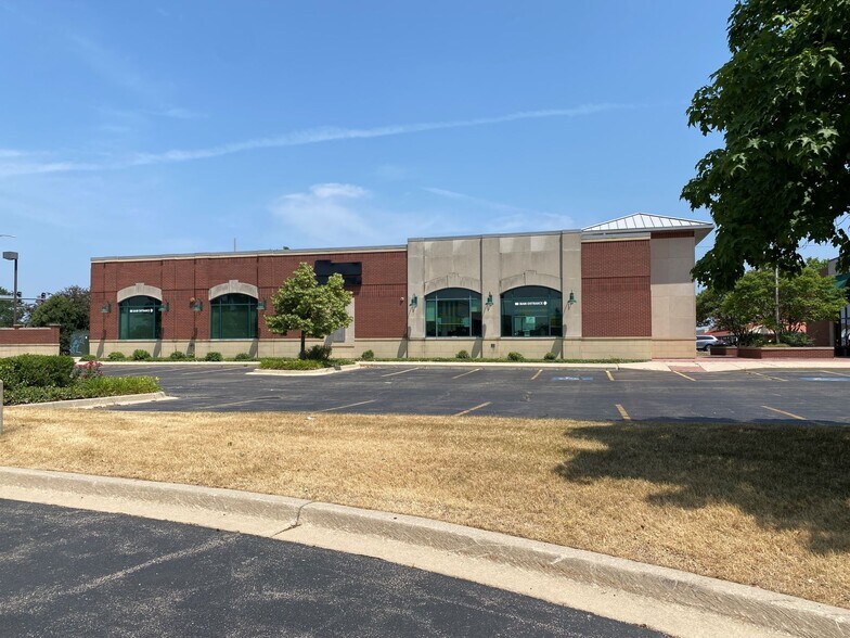 More Photos Of 1978 W Wilson St, Batavia Bank For Lease