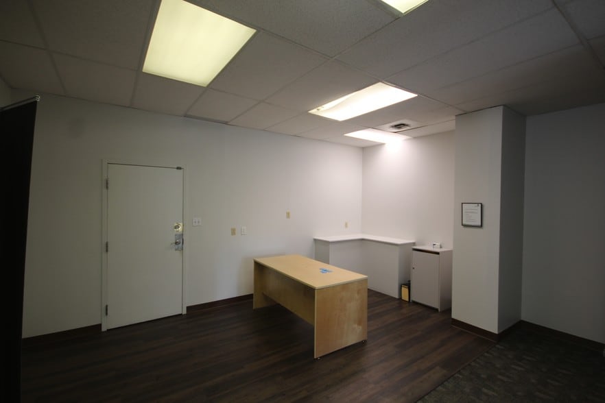 More Photos Of 10235 124th St, Edmonton Medical For Lease