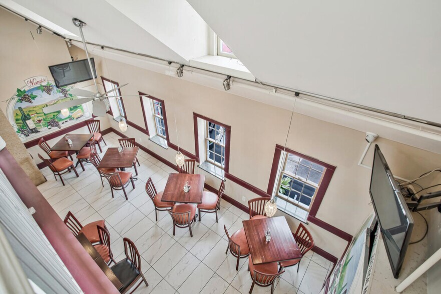 More Photos Of 81 Main St, Annapolis Restaurant For Sale