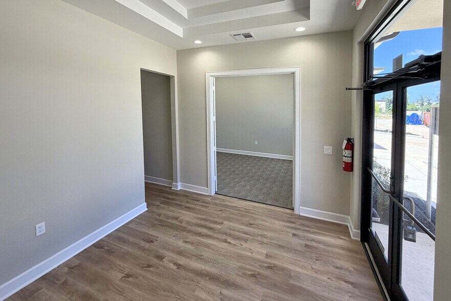 More Photos Of 625 Regal Row, Montgomery Medical For Lease