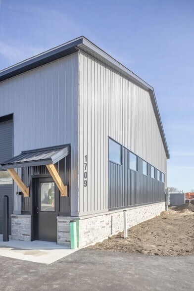 More Photos Of 1709 Dewent St, Jenison Light Manufacturing For Lease