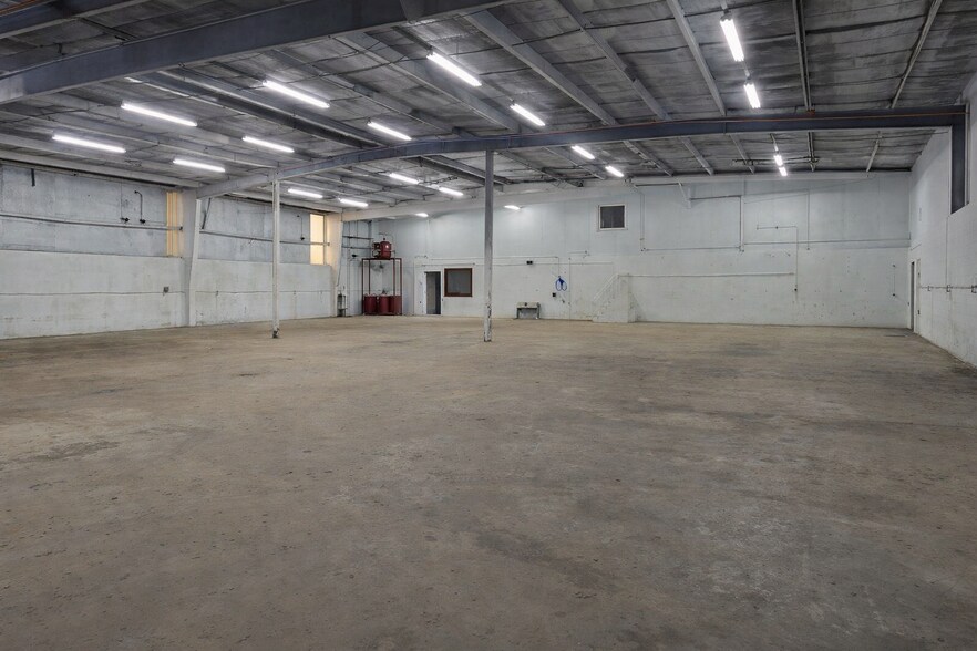 More Photos Of 185 Superior Dr, Evanston Industrial For Lease