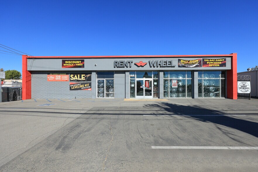 More Photos Of 960 W Holt Blvd, Ontario Freestanding For Lease