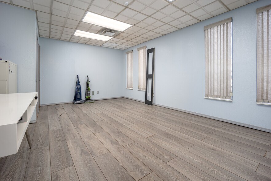 More Photos Of 3152 Broce Dr, Norman Light Manufacturing For Lease