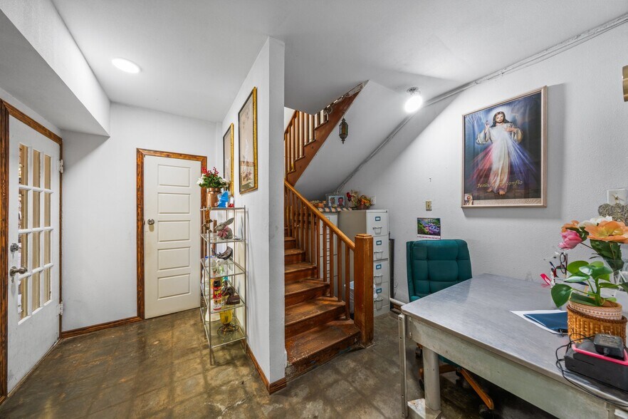 More Photos Of 4455 Highway 27, Kerrville Flex For Sale