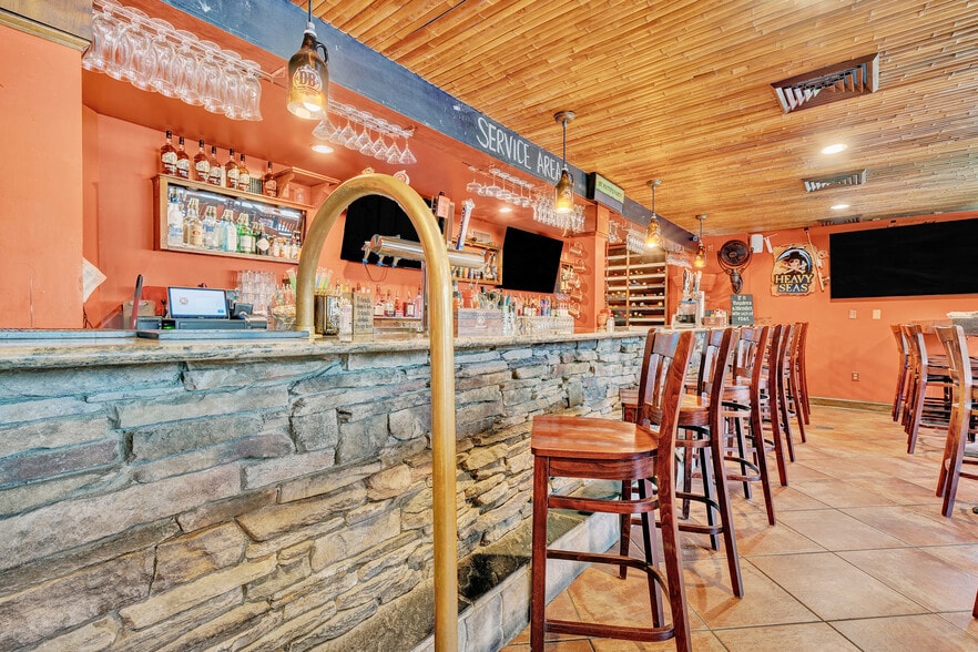 More Photos Of 1041 Harbour Inn Ln, Moneta Restaurant For Sale