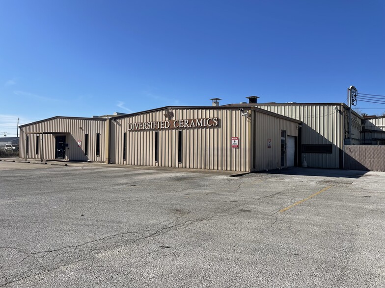 Primary Photo Of 1501 N Gordon St, Alvin Manufacturing For Sale