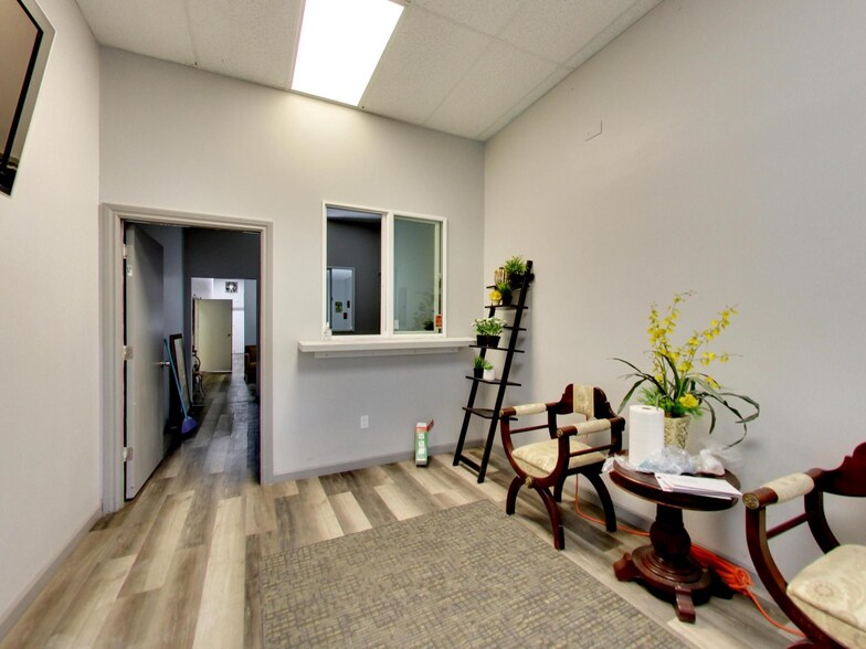 More Photos Of 1884-1886 Market St, San Francisco Storefront Retail Office For Lease