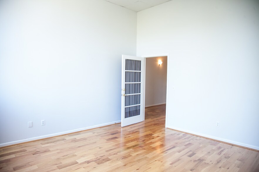 More Photos Of 100 S Mulberry St, Dickson Coworking Space