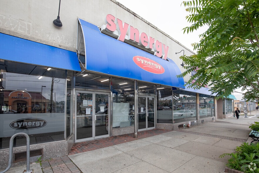 More Photos Of 995 Hempstead Tpke, Franklin Square General Retail For Sale