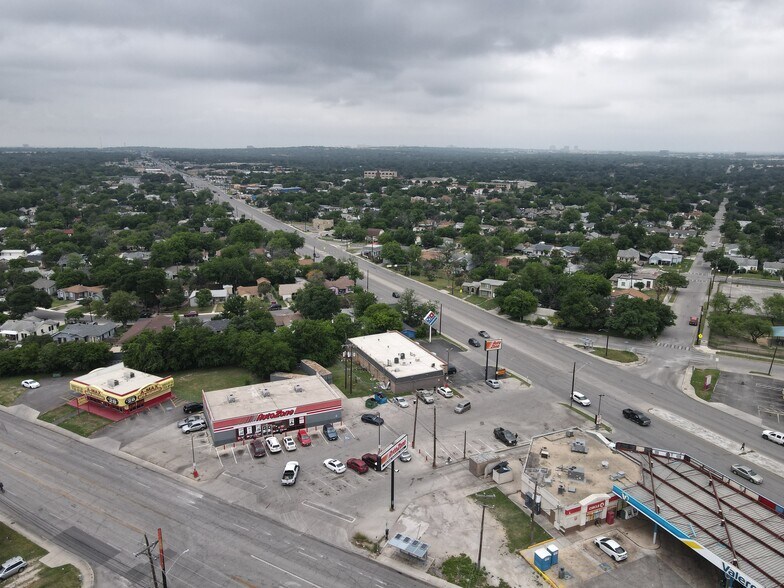 More Photos Of 129-137 Bandera Rd, San Antonio Storefront For Lease