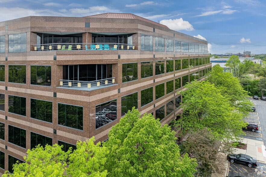 More Photos Of 2443 Warrenville Rd, Lisle Office For Lease