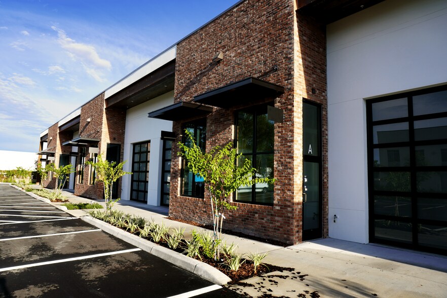 More Photos Of 771 Garden Commerce, Winter Garden Research And Development For Lease