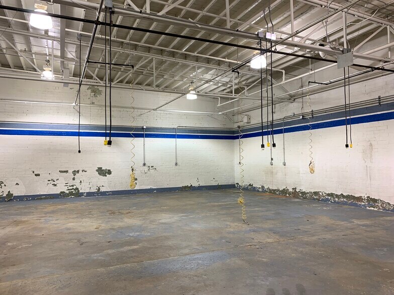 More Photos Of 402 E Rose St, Sanford Warehouse For Sale