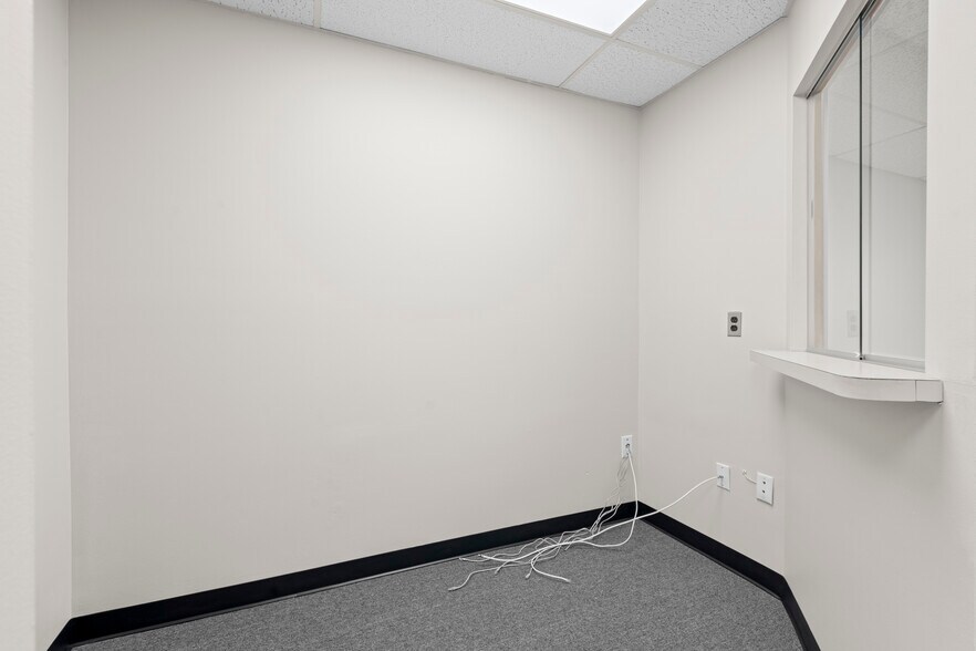 More Photos Of 961-971 Oakwood Dr, Rochester Medical For Lease