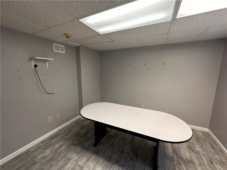 More Photos Of 300 McKnight Park Dr, Pittsburgh Office For Sale