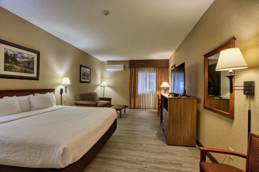 More Photos Of 7860 6th St, Wellington Hotel For Sale