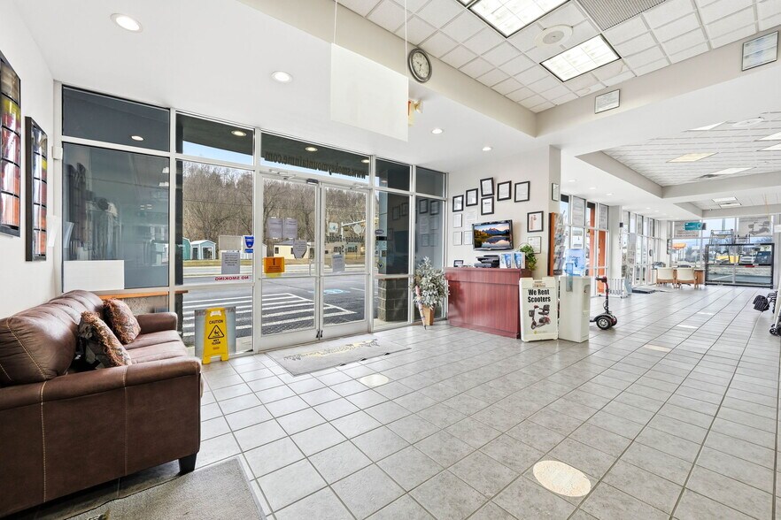 More Photos Of 2214 W Elk Ave, Elizabethton Auto Dealership For Sale